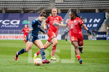 2023-02-04 - Mathilde Bourdieu of Paris FC, Malgorzata Grec of Dijon FCO and Kysha Sylla of Dijon FCO fight for the ball during the Women's French championship, D1 Arkema football match between Paris FC and Dijon FCO on February 4, 2023 at Sebastien Charlety stadium in Paris, France - FOOTBALL - WOMEN'S FRENCH CHAMP - PARIS FC V DIJON - FRENCH WOMEN DIVISION 1 - SOCCER