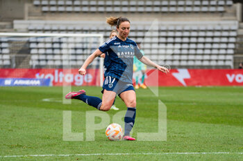 2023-02-04 - Gaetane Thiney of Paris FC controls the ball during the Women's French championship, D1 Arkema football match between Paris FC and Dijon FCO on February 4, 2023 at Sebastien Charlety stadium in Paris, France - FOOTBALL - WOMEN'S FRENCH CHAMP - PARIS FC V DIJON - FRENCH WOMEN DIVISION 1 - SOCCER