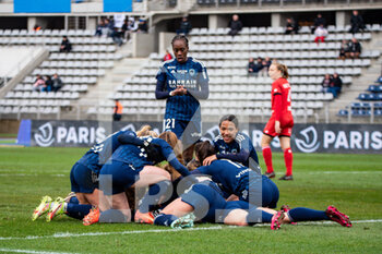 2023-02-04 - Gaetane Thiney of Paris FC celebrates with teammates after scoring during the Women's French championship, D1 Arkema football match between Paris FC and Dijon FCO on February 4, 2023 at Sebastien Charlety stadium in Paris, France - FOOTBALL - WOMEN'S FRENCH CHAMP - PARIS FC V DIJON - FRENCH WOMEN DIVISION 1 - SOCCER