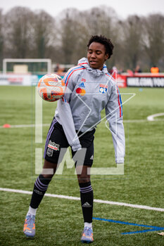 2023-03-04 - Vicki Becho of Olympique Lyonnais warms up ahead of the Women's French Cup, Quarter-Finals football match between Stade de Reims and Olympique Lyonnais (Lyon) on March 4, 2023 at Blériot stadium in Bétheny near Reims, France - FOOTBALL - WOMEN'S FRENCH CUP - REIMS V LYON - FRENCH WOMEN DIVISION 1 - SOCCER
