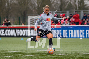 2023-03-04 - Amandine Henry of Olympique Lyonnais warms up ahead of the Women's French Cup, Quarter-Finals football match between Stade de Reims and Olympique Lyonnais (Lyon) on March 4, 2023 at Blériot stadium in Bétheny near Reims, France - FOOTBALL - WOMEN'S FRENCH CUP - REIMS V LYON - FRENCH WOMEN DIVISION 1 - SOCCER
