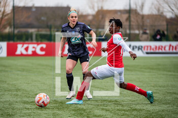 2023-03-04 - Ellie Carpenter of Olympique Lyonnais and Kethna Louis of Stade de Reims fight for the ball during the Women's French Cup, Quarter-Finals football match between Stade de Reims and Olympique Lyonnais (Lyon) on March 4, 2023 at Blériot stadium in Bétheny near Reims, France - FOOTBALL - WOMEN'S FRENCH CUP - REIMS V LYON - FRENCH WOMEN DIVISION 1 - SOCCER