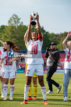 2023-05-13 - Wendie Renard of Olympique Lyonnais celebrates the victory with teammates after the Women's French Cup, Final football match between Olympique Lyonnais and Paris Saint-Germain on May 13, 2023 at Stade de la Source in Orleans, France - FOOTBALL - WOMEN'S FRENCH CUP - FINAL - LYON V PARIS SG - FRENCH WOMEN DIVISION 1 - SOCCER