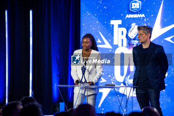 2023-05-15 - Kadidiatou Diani of Paris Saint Germain and Benjamin Biolay, French singer, during the 2023 Arkema D1 trophies ceremony on May 15, 2023 at Pavillon d'Armenonville in Paris, France - FOOTBALL - ARKEMA D1 AWARDS CEREMONY - FRENCH WOMEN DIVISION 1 - SOCCER