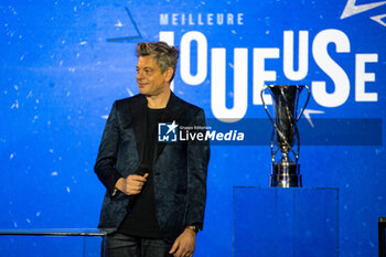 2023-05-15 - Benjamin Biolay, French singer, during the 2023 Arkema D1 trophies ceremony on May 15, 2023 at Pavillon d'Armenonville in Paris, France - FOOTBALL - ARKEMA D1 AWARDS CEREMONY - FRENCH WOMEN DIVISION 1 - SOCCER