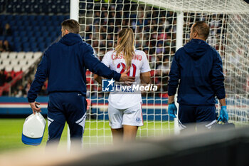 2023-05-21 - Delphine Cascarino of Olympique Lyonnais after injury during the Women's French championship D1 Arkema football match between Paris Saint-Germain and Olympique Lyonnais (Lyon) on May 21, 2023 at Parc des Princes stadium in Paris, France - FOOTBALL - WOMEN'S FRENCH CHAMP - PARIS SG V LYON - FRENCH WOMEN DIVISION 1 - SOCCER
