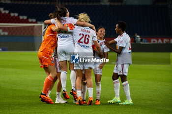 2023-05-21 - Lindsey Horan of Olympique Lyonnais and Selma Bacha of Olympique Lyonnais celebrate the victory with teammates after the Women's French championship D1 Arkema football match between Paris Saint-Germain and Olympique Lyonnais (Lyon) on May 21, 2023 at Parc des Princes stadium in Paris, France - FOOTBALL - WOMEN'S FRENCH CHAMP - PARIS SG V LYON - FRENCH WOMEN DIVISION 1 - SOCCER