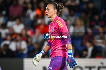 2023-10-01 - Christiane ENDLER of Lyon during the women’s French championship D1 Arkema football match between Paris Saint Germain and Olympique Lyonnais on October 1, 2023 at Parc des Princes stadium in Paris, France - FOOTBALL - WOMEN'S FRENCH CHAMP - PARIS SG V LYON - FRENCH WOMEN DIVISION 1 - SOCCER