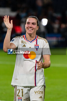 2023-09-15 - Vanessa Gilles of Olympique Lyonnais celebrates the victory after the women’s French championship D1 Arkema football match between Paris Saint Germain and Olympique Lyonnais on October 1, 2023 at Parc des Princes stadium in Paris, France - FOOTBALL - WOMEN FRENCH CHAMP - PARIS SG V LYON - FRENCH WOMEN DIVISION 1 - SOCCER