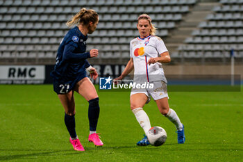 2023-11-05 - Julie Soyer of Paris FC and Eugenie Le Sommer of Olympique Lyonnais fight for the ball during the Women's French championship, D1 Arkema football match between Paris FC and Olympique Lyonnais (Lyon) on November 5, 2023 at Sébastien Charléty stadium in Paris, France - FOOTBALL - WOMEN'S FRENCH CHAMP - PARIS FC V LYON - FRENCH WOMEN DIVISION 1 - SOCCER