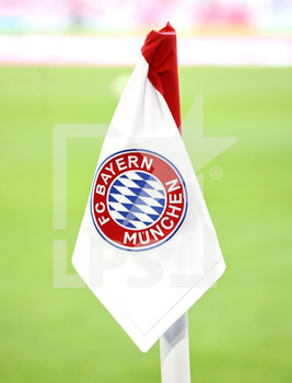 2023-02-11 - Bayern Munich corner flag during the German championship Bundesliga football match between Bayern Munich and VfL Bochum on February 11, 2023 at Allianz Arena in Munich, Germany - FOOTBALL - GERMAN CHAMP - BAYERN MUNICH V BOCHUM - GERMAN BUNDESLIGA - SOCCER