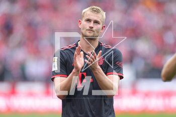 2023-04-22 - Matthijs de Ligt of Bayern Munich at full time during the German championship Bundesliga football match between FSV Mainz 05 and Bayern Munich on April 22, 2023 at Mewa Arena in Mainz, Germany - FOOTBALL - GERMAN CHAMP - MAINZ V BAYERN MUNICH - GERMAN BUNDESLIGA - SOCCER