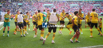 2023-05-21 - Borussia Dortmund players celebrate at full time during the German championship Bundesliga football match between FC Augsburg and Borussia Dortmund on May 21, 2023 at WWK Arena in Augsburg, Germany - FOOTBALL - GERMAN CHAMP - AUGSBURG V DORTMUND - GERMAN BUNDESLIGA - SOCCER