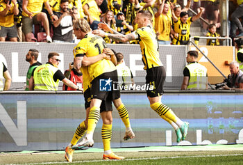 2023-05-21 - Julian Brandt of Borussia Dortmund celebrates his goal 0-3 with Nico Schlotterbeck, Marco Reus during the German championship Bundesliga football match between FC Augsburg and Borussia Dortmund on May 21, 2023 at WWK Arena in Augsburg, Germany - FOOTBALL - GERMAN CHAMP - AUGSBURG V DORTMUND - GERMAN BUNDESLIGA - SOCCER