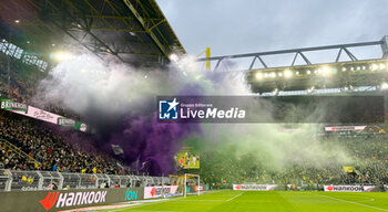 2023-11-25 - Ambiance fans during the German championship Bundesliga football match between Borussia Dortmund and Borussia Mönchengladbach on November 25, 2023 at Signal Iduna Park in Dortmund, Germany - FOOTBALL - GERMAN CHAMP - DORTMUND V MONCHENGLADBACH - GERMAN BUNDESLIGA - SOCCER