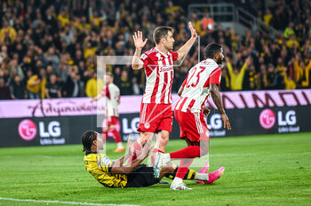 2023-05-03 - 7 LEVI GARCIA of AEK FC competing with 15 SOKRATIS PAPASTATHOPOULOS and 23 RODINEI of Olympiacos FC during the Greek Super League, playoff match between AEK FC and Olympiacos FC at OPAP Arena on May 3, 2023, in Athens, Greece. - AEK VS OLYMPIACOS - GREEK SUPER LEAGUE - SOCCER