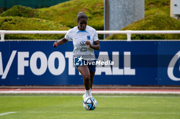 2023-07-04 - Viviane Asseyi of France controls the ball during the training of the French team, preparation for the FIFA Women's World Cup 2023 on July 4, 2023 at Centre National du Football in Clairefontaine-en-Yvelines, France - FOOTBALL - WOMEN'S WORLD CUP 2023 - TRAINING OF THE FRENCH WOMEN'S TEAM - FIFA WORLD CUP - SOCCER