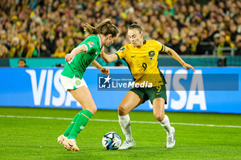 2023-07-20 - Caitlin Foord (9) of Australia tussles with Heather Payne (14) of Republic of Ireland during the 2023 FIFA Women’s World Cup, Group B football match between Australia and Republic of Ireland on 20 July 2023 at Stadium Australia in Sydney, Australia - FOOTBALL - WOMEN'S WORLD CUP 2023 - AUSTRALIA V REPUBLIC OF IRELAND - FIFA WORLD CUP - SOCCER