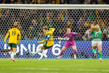 2023-07-20 - Steph Catley (7) of Australia scores from the penalty spot 1-0 during the 2023 FIFA Women’s World Cup, Group B football match between Australia and Republic of Ireland on 20 July 2023 at Stadium Australia in Sydney, Australia - FOOTBALL - WOMEN'S WORLD CUP 2023 - AUSTRALIA V REPUBLIC OF IRELAND - FIFA WORLD CUP - SOCCER