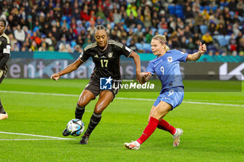 2023-07-24 - Eugenie Le Sommer (9) of France crosses the ball during the 2023 FIFA Women’s World Cup, Group F football match between France and Jamaica on 23 July 2023 at Stadium Australia in Sydney, Australia - FOOTBALL - WOMEN'S WORLD CUP 2023 - FRANCE V JAMAICA - FIFA WORLD CUP - SOCCER
