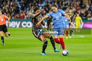 2023-07-24 - Cheyna Matthews (21) of Jamaica tussles with Amel Majri (10) of France during the 2023 FIFA Women’s World Cup, Group F football match between France and Jamaica on 23 July 2023 at Stadium Australia in Sydney, Australia - FOOTBALL - WOMEN'S WORLD CUP 2023 - FRANCE V JAMAICA - FIFA WORLD CUP - SOCCER