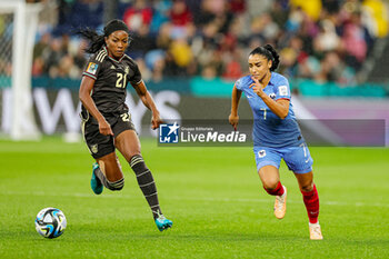 2023-07-24 - Sakina Karchaoui (7) of France battles with Cheyna Matthews (21) of Jamaica during the 2023 FIFA Women’s World Cup, Group F football match between France and Jamaica on 23 July 2023 at Stadium Australia in Sydney, Australia - FOOTBALL - WOMEN'S WORLD CUP 2023 - FRANCE V JAMAICA - FIFA WORLD CUP - SOCCER