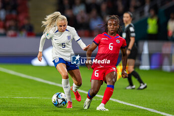 2023-07-24 - Melchie Dumornay (6) of Haiti beats Alex Greenwood (5) of England during the 2023 FIFA Women’s World Cup, Group D football match between England and Haiti on 22 July 2023 at Suncorp Stadium in Brisbane, Australia - FOOTBALL - WOMEN'S WORLD CUP 2023 - ENGLAND V HAITI - FIFA WORLD CUP - SOCCER