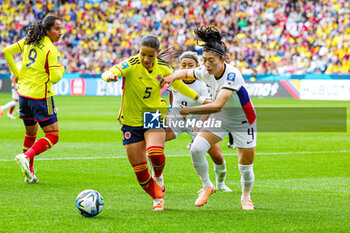 2023-07-25 - Lorena Bedoya (5) of Colombia battles with Seo-Yeon Shim (4) of Korea Republic during the 2023 FIFA Women’s World Cup, Group H football match between Colombia and Korea Republic on 25 July 2023 at Sydney Football Stadium in Sydney, Australia - FOOTBALL - WOMEN'S WORLD CUP 2023 - COLOMBIA V KOREA REPUBLIC - FIFA WORLD CUP - SOCCER