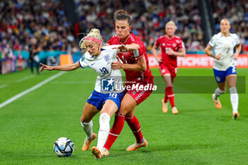 2023-07-28 - Chloe Kelly (18) of England and Katrine Veje (11) of Denmark during the 2023 FIFA Women’s World Cup, Group D football match between England and Denmark on 28 July 2023 at Sydney Football Stadium in Sydney, Australia - FOOTBALL - WOMEN'S WORLD CUP 2023 - ENGLAND V DENMARK - FIFA WORLD CUP - SOCCER