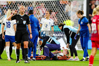 2023-07-28 - Keira Walsh (4) of England is stretchered off the pitch during the 2023 FIFA Women’s World Cup, Group D football match between England and Denmark on 28 July 2023 at Sydney Football Stadium in Sydney, Australia - FOOTBALL - WOMEN'S WORLD CUP 2023 - ENGLAND V DENMARK - FIFA WORLD CUP - SOCCER