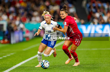 2023-07-28 - Chloe Kelly (18) of England battles with Katrine Veje (11) of Denmark during the 2023 FIFA Women’s World Cup, Group D football match between England and Denmark on 28 July 2023 at Sydney Football Stadium in Sydney, Australia - FOOTBALL - WOMEN'S WORLD CUP 2023 - ENGLAND V DENMARK - FIFA WORLD CUP - SOCCER