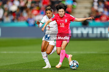 2023-07-30 - Ji So-yun (10) of Korea Republic tussles with Ghizlane Chebbak (7) of Morocco during the 2023 FIFA Women’s World Cup, Group H football match between Korea Republic and Morocco on 30 July 2023 at Hindmarsh Stadium in Adelaide, Australia - FOOTBALL - WOMEN'S WORLD CUP 2023 - KOREA REPUBLIC V MOROCCO - FIFA WORLD CUP - SOCCER