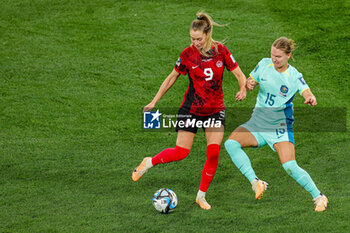 2023-07-31 - Clare Hunt (15) of Australia tussles with Jordyn Huitema (9) of Canada during the 2023 FIFA Women’s World Cup, Group B football match between Canada and Australia on 31 July 2023 at Melbourne Rectangular Stadium in Melbourne, Australia - FOOTBALL - WOMEN'S WORLD CUP 2023 - CANADA V AUSTRALIA - FIFA WORLD CUP - SOCCER