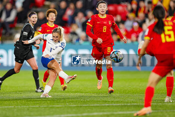 2023-08-01 - Laura Coombs (17) of England shoots towards the goal during the 2023 FIFA Women’s World Cup, Group D football match between China and England on 1 August 2023 at Hindmarsh Stadium in Adelaide, Australia - FOOTBALL - WOMEN'S WORLD CUP 2023 - CHINA V ENGLAND - FIFA WORLD CUP - SOCCER