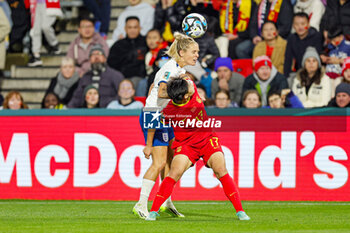 2023-08-01 - Rachel Daly (9) of England heads the ball, Chengshu Wu of China during the 2023 FIFA Women’s World Cup, Group D football match between China and England on 1 August 2023 at Hindmarsh Stadium in Adelaide, Australia - FOOTBALL - WOMEN'S WORLD CUP 2023 - CHINA V ENGLAND - FIFA WORLD CUP - SOCCER