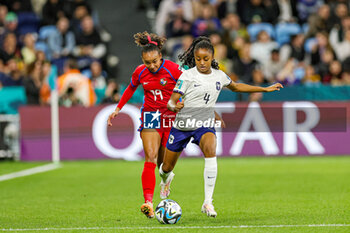 2023-08-02 - Laurina Fazer (4) of France battles with Lineth Cedeno (19) of Panama during the 2023 FIFA Women’s World Cup, Group F football match between Panama and France on 2 August 2023 at Sydney Football Stadium in Sydney, Australia - FOOTBALL - WOMEN'S WORLD CUP 2023 - PANAMA V FRANCE - FIFA WORLD CUP - SOCCER