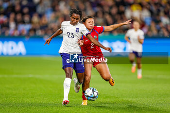2023-08-02 - Vicki Becho (23) of France tussles with Hilary Jaen (2) of Panama during the 2023 FIFA Women’s World Cup, Group F football match between Panama and France on 2 August 2023 at Sydney Football Stadium in Sydney, Australia - FOOTBALL - WOMEN'S WORLD CUP 2023 - PANAMA V FRANCE - FIFA WORLD CUP - SOCCER