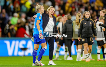 2023-08-03 - Coach Martina Voss-Tecklenburg of Germany comforts Merle Frohms (1) of Germany at full time during the 2023 FIFA Women’s World Cup, Group H football match between Korea Republic and Germany on 3 August 2023 at Brisbane Stadium in Brisbane, Australia - FOOTBALL - WOMEN'S WORLD CUP 2023 - KOREA REPUBLIC V GERMANY - FIFA WORLD CUP - SOCCER