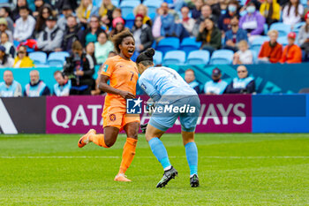 2023-08-06 - Lineth Beerensteyn (7) of Netherlands challenges Kaylin Swart (1) of South Africa during the 2023 FIFA Women’s World Cup, round of 16 football match between Netherlands and South Africa on 6 August 2023 at Sydney Football Stadium, Sydney, Australia - FOOTBALL - WOMEN'S WORLD CUP 2023 - NETHERLANDS V SOUTH AFRICA - FIFA WORLD CUP - SOCCER