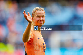 2023-08-06 - Jackie Groenen (14) of Netherlands thanks fans at full time during the 2023 FIFA Women’s World Cup, round of 16 football match between Netherlands and South Africa on 6 August 2023 at Sydney Football Stadium, Sydney, Australia - FOOTBALL - WOMEN'S WORLD CUP 2023 - NETHERLANDS V SOUTH AFRICA - FIFA WORLD CUP - SOCCER