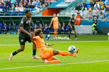 2023-08-06 - Lineth Beerensteyn (7) of Netherlands and Noko Matlou of South Africa during the 2023 FIFA Women’s World Cup, round of 16 football match between Netherlands and South Africa on 6 August 2023 at Sydney Football Stadium, Sydney, Australia - FOOTBALL - WOMEN'S WORLD CUP 2023 - NETHERLANDS V SOUTH AFRICA - FIFA WORLD CUP - SOCCER