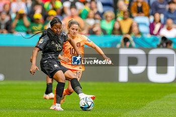 2023-08-06 - Wendy Shongwe (23) of South Africa and Danielle van de Donk of Netherlands during the 2023 FIFA Women’s World Cup, round of 16 football match between Netherlands and South Africa on 6 August 2023 at Sydney Football Stadium, Sydney, Australia - FOOTBALL - WOMEN'S WORLD CUP 2023 - NETHERLANDS V SOUTH AFRICA - FIFA WORLD CUP - SOCCER