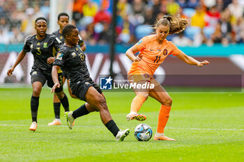 2023-08-06 - Lieke Martens (11) of Netherlands tussles with Kholosa Biyana (19) of South Africa during the 2023 FIFA Women’s World Cup, round of 16 football match between Netherlands and South Africa on 6 August 2023 at Sydney Football Stadium, Sydney, Australia - FOOTBALL - WOMEN'S WORLD CUP 2023 - NETHERLANDS V SOUTH AFRICA - FIFA WORLD CUP - SOCCER