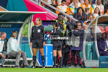 2023-08-07 - The referee reviews VAR during the 2023 FIFA Women’s World Cup, Round of 16 football match between England and Nigeria on 7 August 2023 at Brisbane Stadium in Brisbane, Australia - FOOTBALL - WOMEN'S WORLD CUP 2023 - ENGLAND V NIGERIA - FIFA WORLD CUP - SOCCER