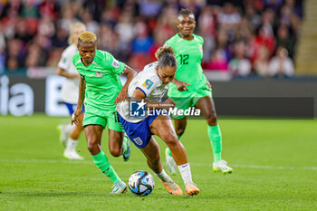 2023-08-07 - Halimatu Ayinde (18) of Nigeria brings down Lauren James (7) of England during the 2023 FIFA Women’s World Cup, Round of 16 football match between England and Nigeria on 7 August 2023 at Brisbane Stadium in Brisbane, Australia - FOOTBALL - WOMEN'S WORLD CUP 2023 - ENGLAND V NIGERIA - FIFA WORLD CUP - SOCCER