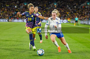 2023-08-13 - Lauren Hemp (11) of England battles with Jorelyn Carabalí (19) of Colombia during the 2023 FIFA Women’s World Cup, quarter-final football match between England and Colombia on 12 August 2023 at Stadium Australia in Sydney, Australia - FOOTBALL - WOMEN'S WORLD CUP 2023 - ENGLAND V COLOMBIA - FIFA WORLD CUP - SOCCER