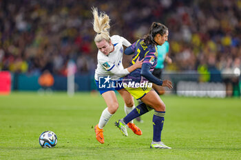 2023-08-13 - Lauren Hemp (11) of England battles with Manuela Vanegas (2) of Colombia during the 2023 FIFA Women’s World Cup, quarter-final football match between England and Colombia on 12 August 2023 at Stadium Australia in Sydney, Australia - FOOTBALL - WOMEN'S WORLD CUP 2023 - ENGLAND V COLOMBIA - FIFA WORLD CUP - SOCCER