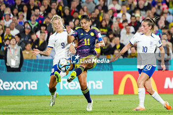 2023-08-13 - Rachel Daly (9) of England tussles with Catalina Usme (11) of Colombia during the 2023 FIFA Women’s World Cup, quarter-final football match between England and Colombia on 12 August 2023 at Stadium Australia in Sydney, Australia - FOOTBALL - WOMEN'S WORLD CUP 2023 - ENGLAND V COLOMBIA - FIFA WORLD CUP - SOCCER