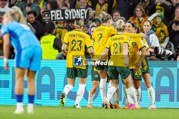 2023-08-16 - Sam Kerr (20) of Australia scores a goal and celebrates 1-1 during the 2023 FIFA Women’s World Cup, semi-final football match between Australia and England on 16 August 2023 at Stadium Australia in Sydney, Australia - FOOTBALL - WOMEN'S WORLD CUP 2023 - 1/2 - AUSTRALIA V ENGLAND - FIFA WORLD CUP - SOCCER