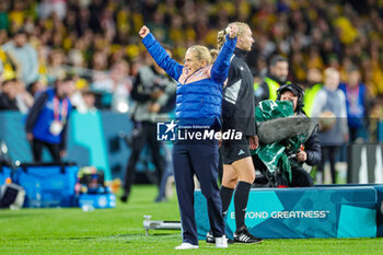 2023-08-16 - Sarina Wiegman Manager of England celebrates at full time during the 2023 FIFA Women’s World Cup, semi-final football match between Australia and England on 16 August 2023 at Stadium Australia in Sydney, Australia - FOOTBALL - WOMEN'S WORLD CUP 2023 - 1/2 - AUSTRALIA V ENGLAND - FIFA WORLD CUP - SOCCER